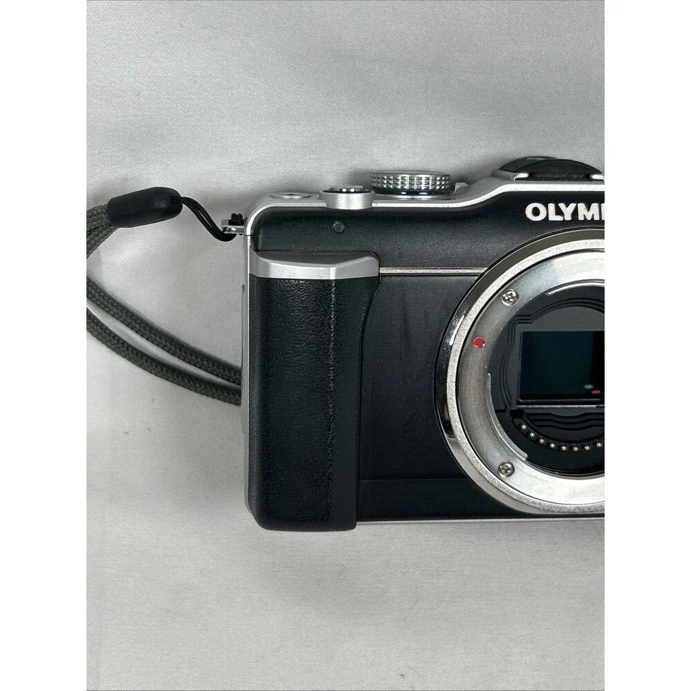 Olympus PEN E PL1 Digital Camera with Lens and Battery